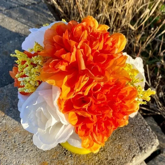 💛🧡🤍 NEW - Cute Fall - CANDY CORN - Faux Floral Accent Arrangement - Picture 6 of 15